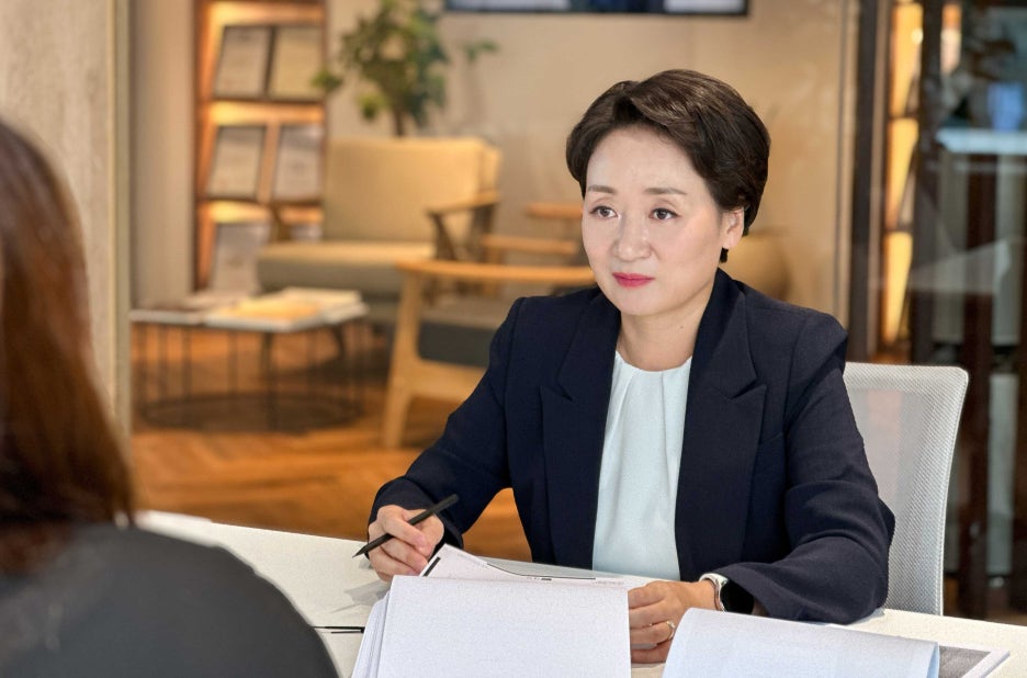 변호사 상담을 진행하는 모습