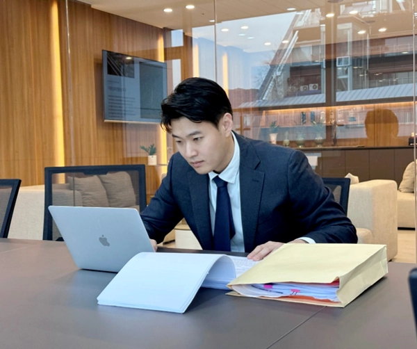 ‘오피스 와이프’ 사실 알았다면, 이혼 및 상간자위자료소송 고려해볼 수 있어