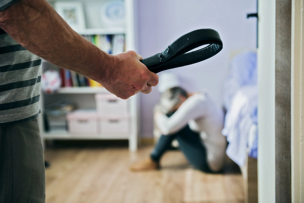 가정폭력으로 인한 이혼, 위자료 청구 및 가해자 형사처벌도 가능